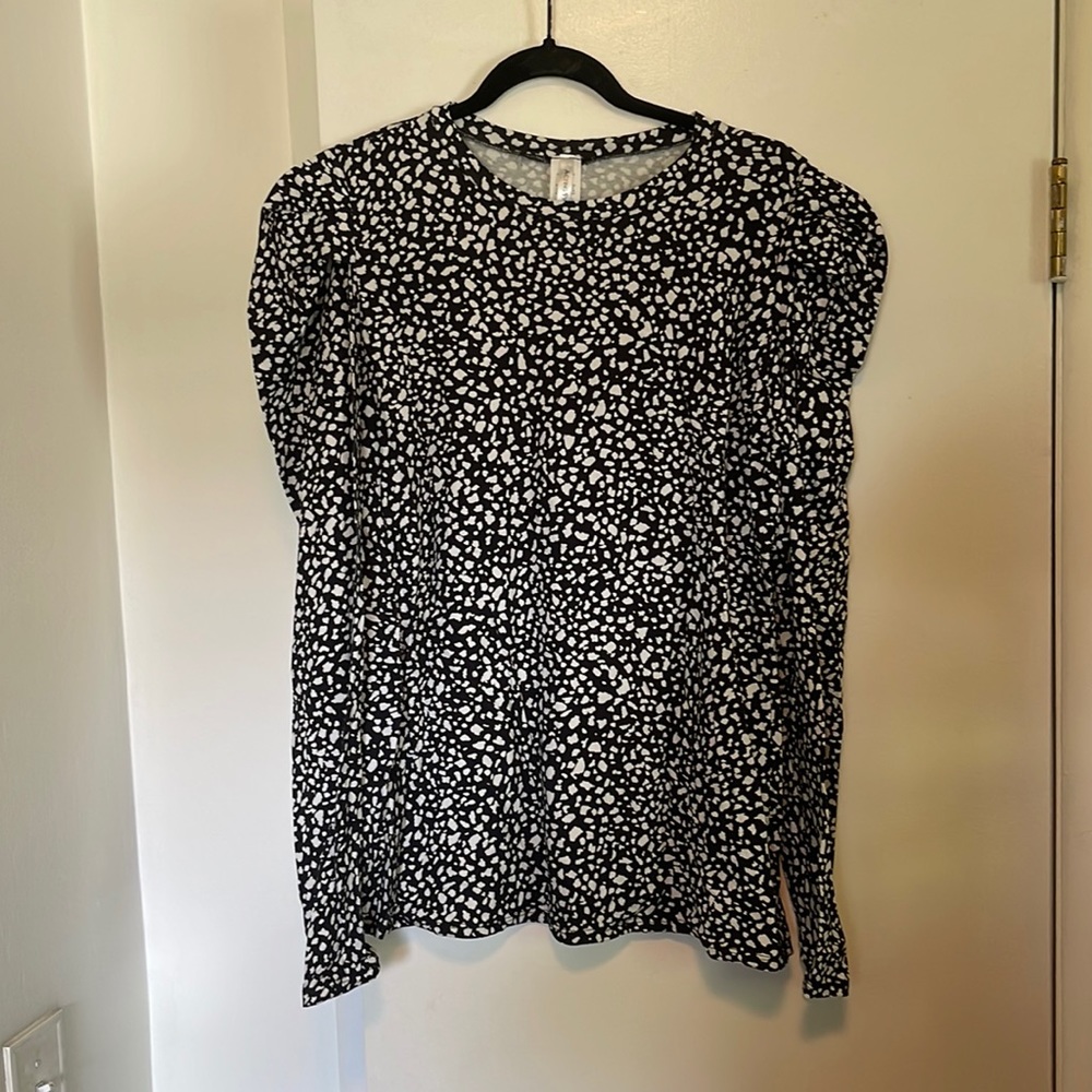 Women’s XL long sleeve top- cute detail on shoulders